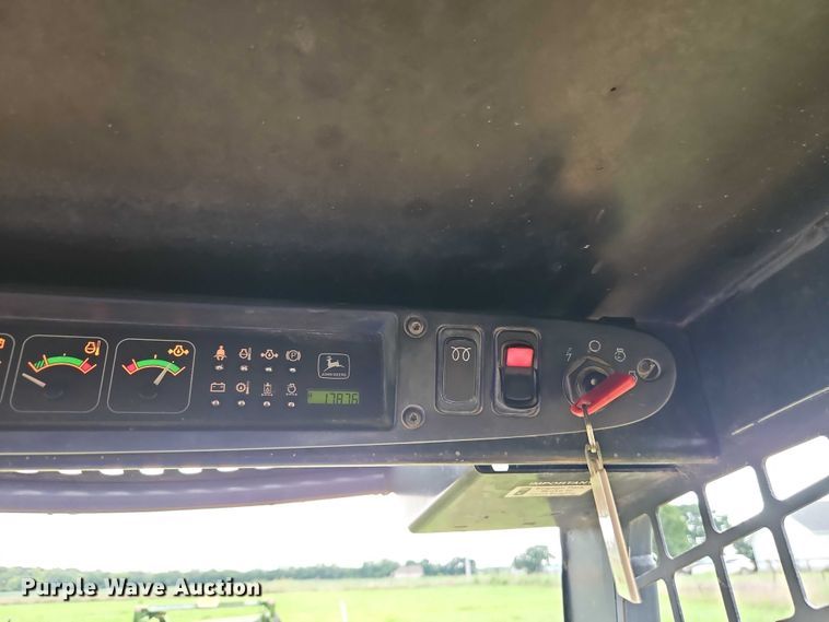 image for item EB8235 1999 John Deere 270 skid steer loader