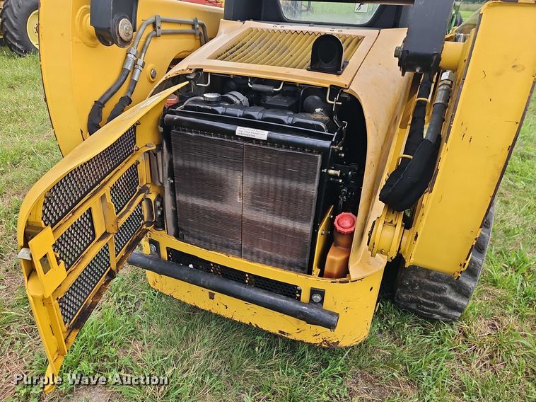 image for item EB8235 1999 John Deere 270 skid steer loader