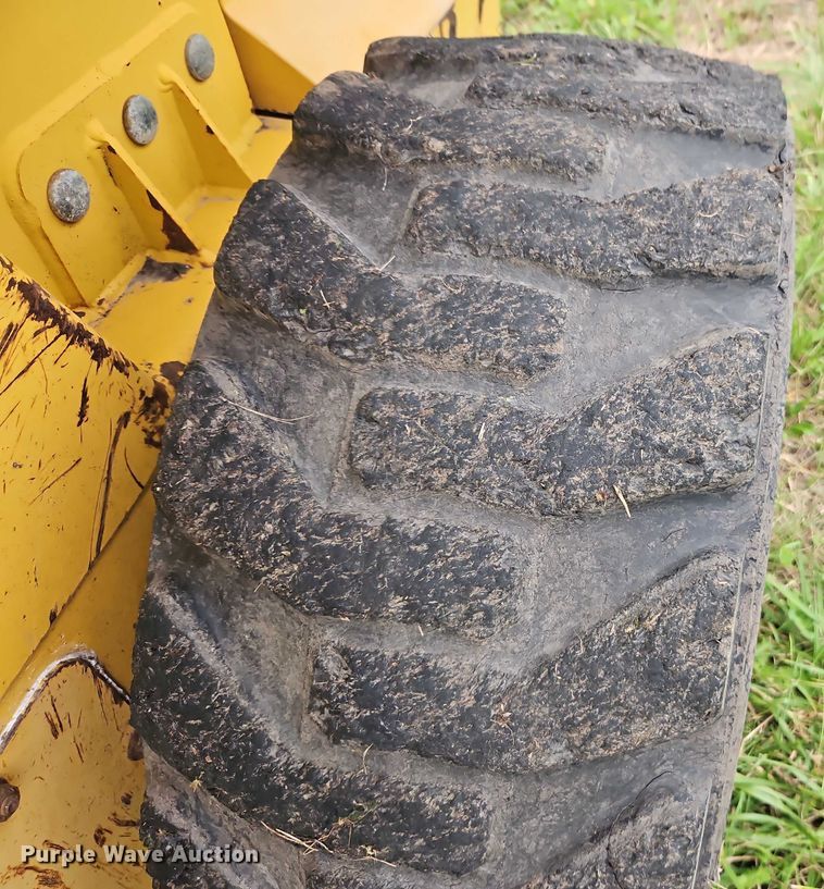 image for item EB8235 1999 John Deere 270 skid steer loader