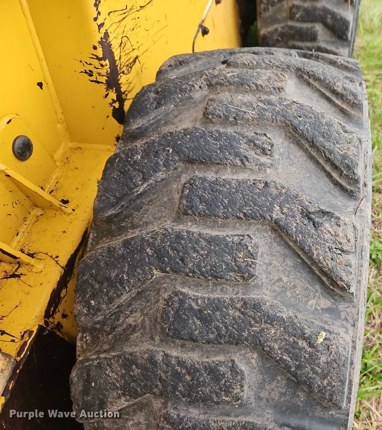 image for item EB8235 1999 John Deere 270 skid steer loader