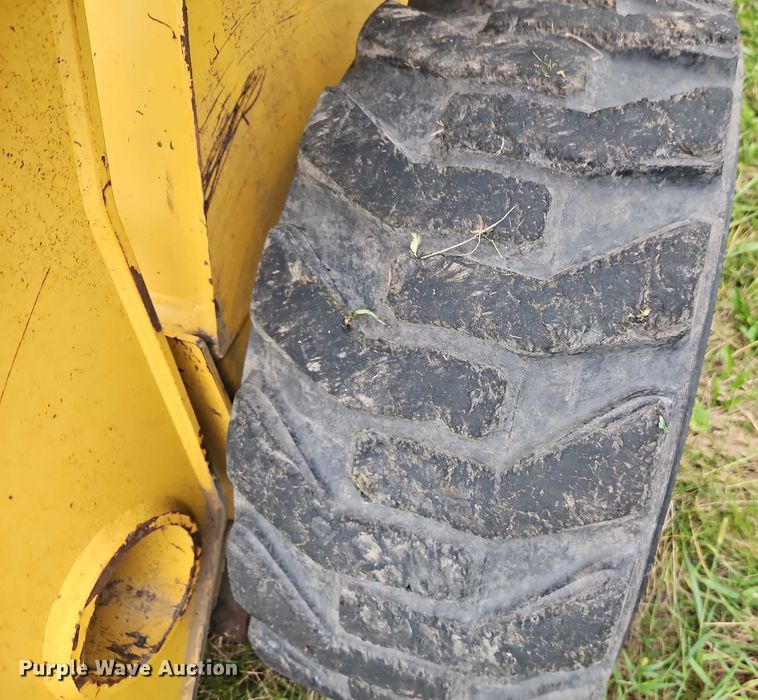 image for item EB8235 1999 John Deere 270 skid steer loader