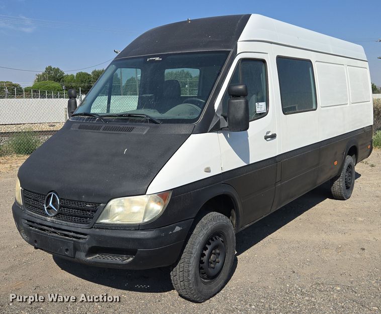 image for item EC1114 2003 Mercedes-Benz Sprinter 2500 van