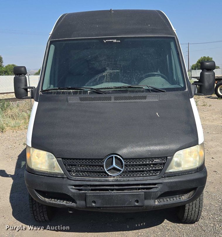 image for item EC1114 2003 Mercedes-Benz Sprinter 2500 van