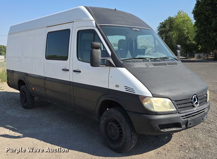 image for item EC1114 2003 Mercedes-Benz Sprinter 2500 van