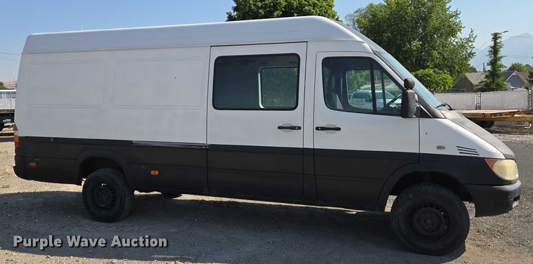 image for item EC1114 2003 Mercedes-Benz Sprinter 2500 van