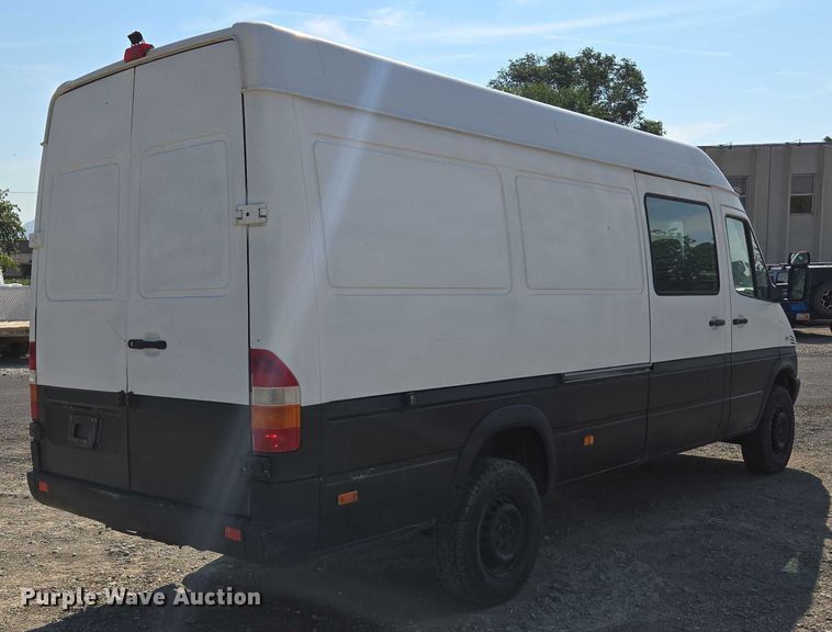 image for item EC1114 2003 Mercedes-Benz Sprinter 2500 van