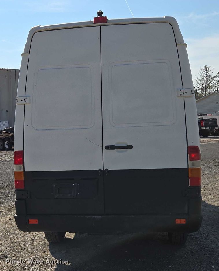 image for item EC1114 2003 Mercedes-Benz Sprinter 2500 van