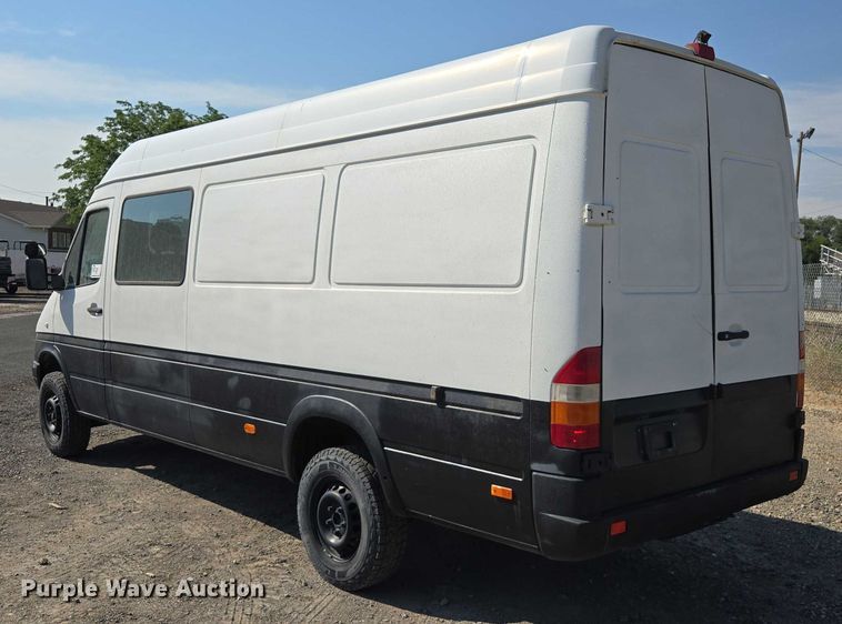 image for item EC1114 2003 Mercedes-Benz Sprinter 2500 van