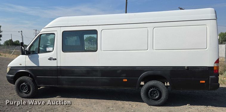 image for item EC1114 2003 Mercedes-Benz Sprinter 2500 van