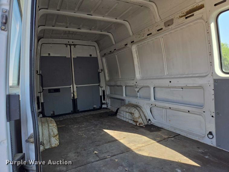 image for item EC1114 2003 Mercedes-Benz Sprinter 2500 van