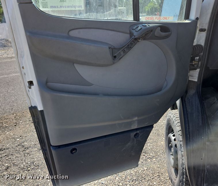 image for item EC1114 2003 Mercedes-Benz Sprinter 2500 van