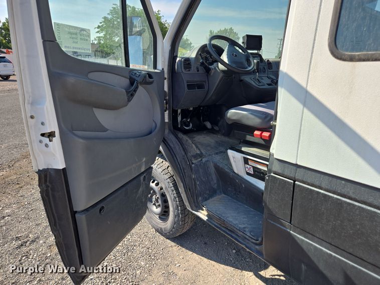 image for item EC1114 2003 Mercedes-Benz Sprinter 2500 van