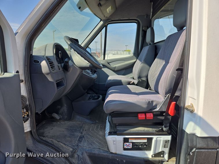 image for item EC1114 2003 Mercedes-Benz Sprinter 2500 van