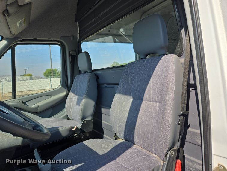 image for item EC1114 2003 Mercedes-Benz Sprinter 2500 van