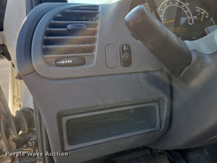 image for item EC1114 2003 Mercedes-Benz Sprinter 2500 van