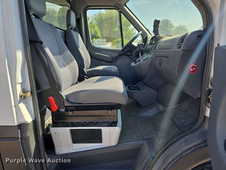 image for item EC1114 2003 Mercedes-Benz Sprinter 2500 van