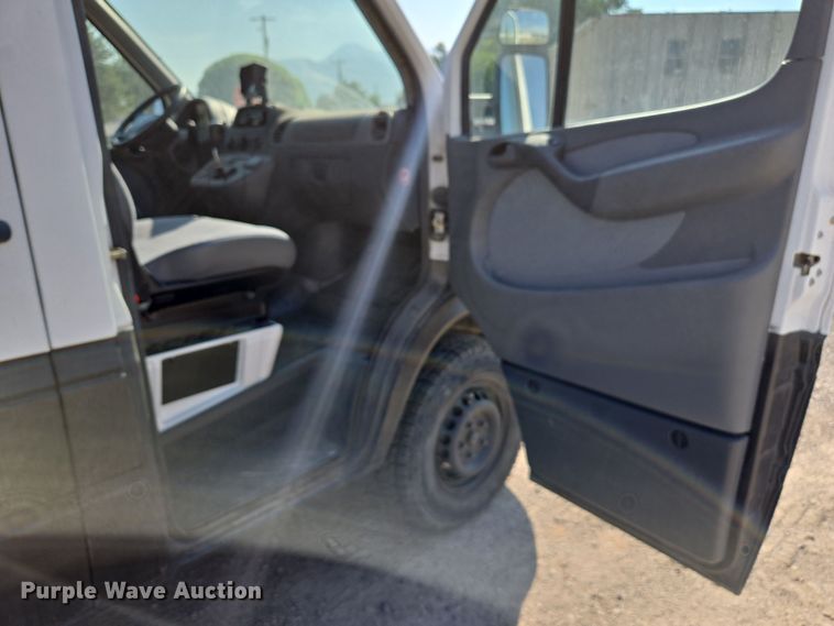 image for item EC1114 2003 Mercedes-Benz Sprinter 2500 van