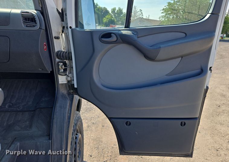 image for item EC1114 2003 Mercedes-Benz Sprinter 2500 van