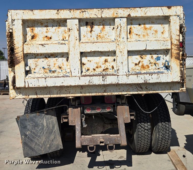 image for item EC1117 1994 Ford F600 dump truck