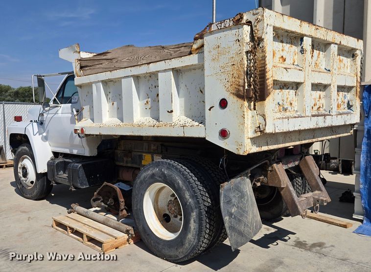 image for item EC1117 1994 Ford F600 dump truck
