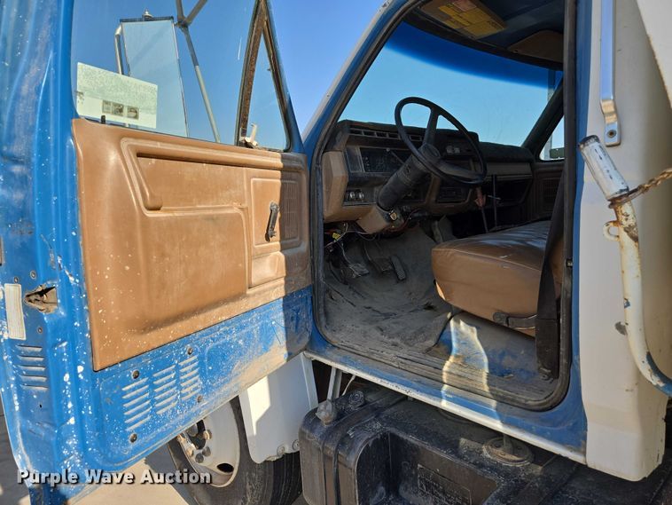 image for item EC1117 1994 Ford F600 dump truck