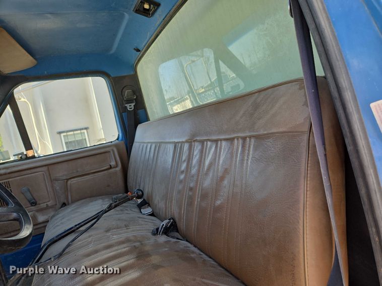 image for item EC1117 1994 Ford F600 dump truck