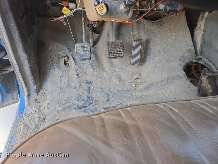 image for item EC1117 1994 Ford F600 dump truck