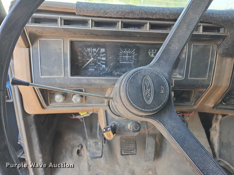 image for item EC1117 1994 Ford F600 dump truck