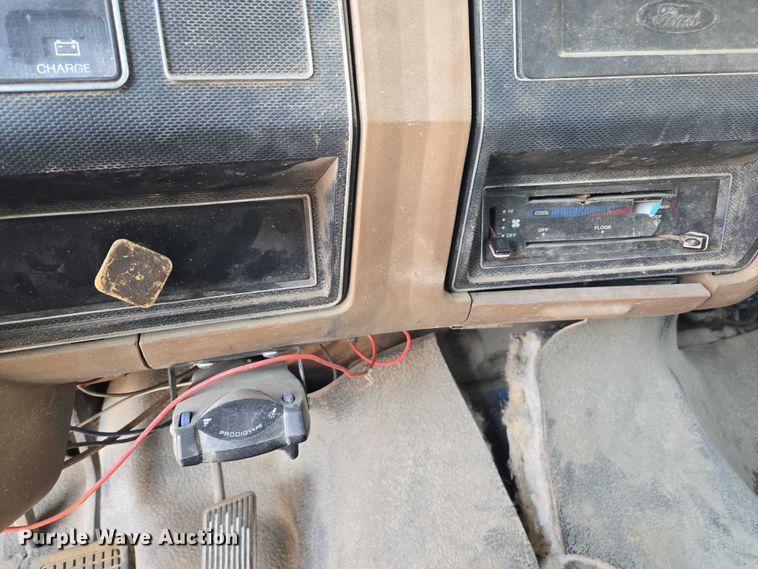 image for item EC1117 1994 Ford F600 dump truck