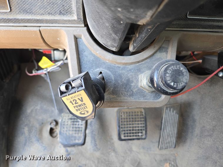 image for item EC1117 1994 Ford F600 dump truck