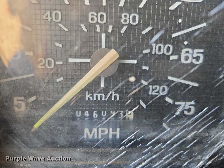 image for item EC1117 1994 Ford F600 dump truck