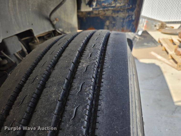 image for item EC1117 1994 Ford F600 dump truck