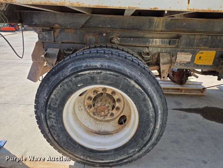 image for item EC1117 1994 Ford F600 dump truck