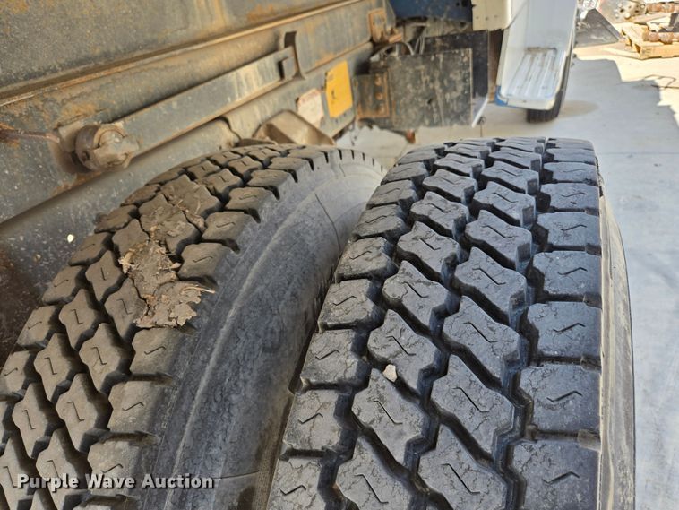 image for item EC1117 1994 Ford F600 dump truck