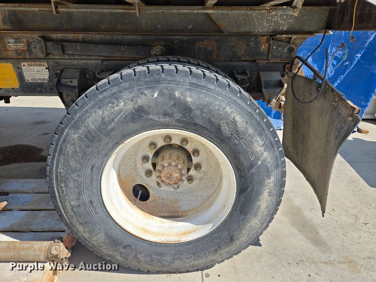 image for item EC1117 1994 Ford F600 dump truck