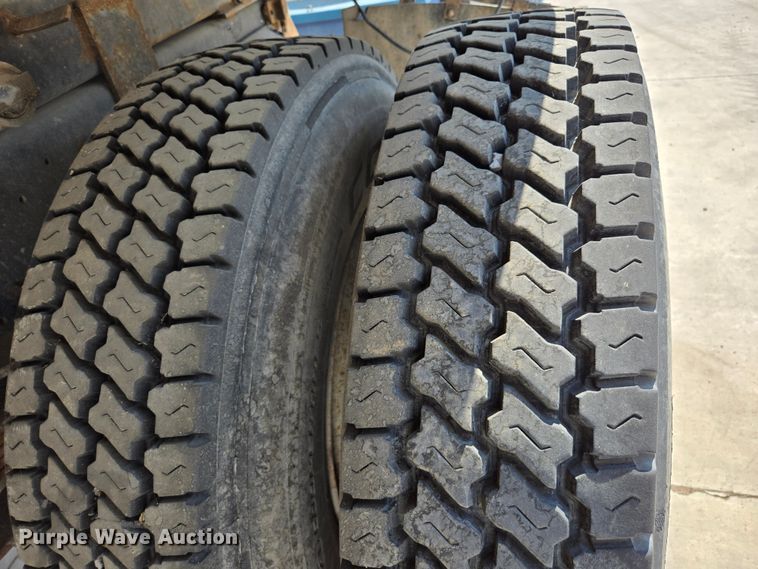 image for item EC1117 1994 Ford F600 dump truck