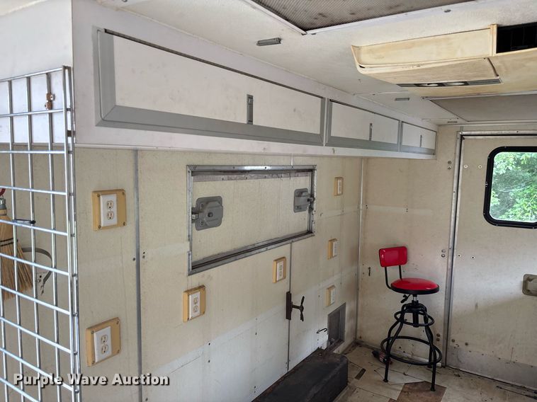 image for item EC3686 1997 Wells Cargo fiber optic splicing trailer