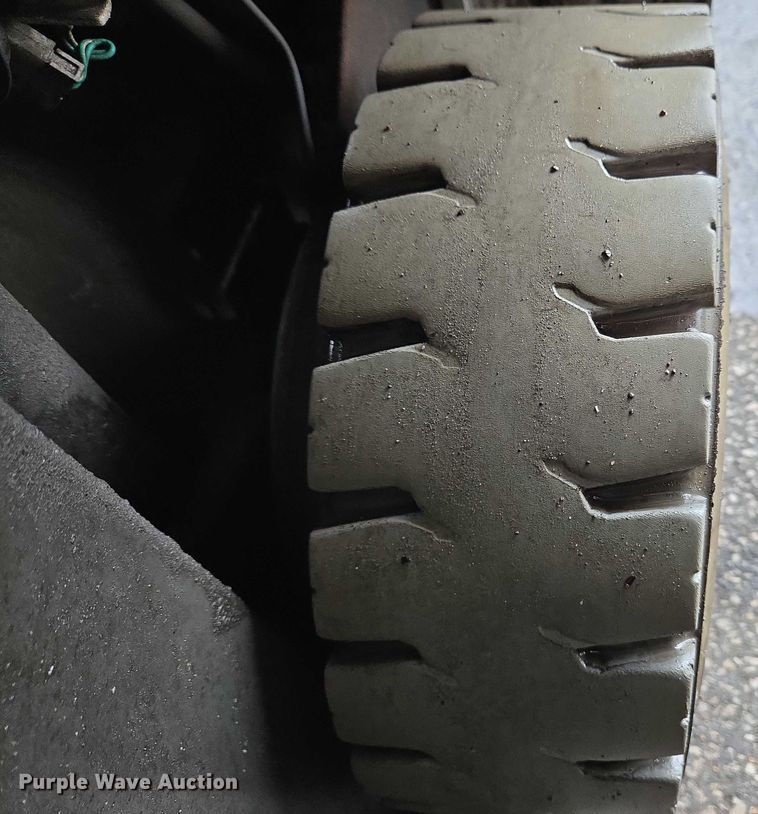 image for item EC4310 2015 Nissan CFS40LP forklift