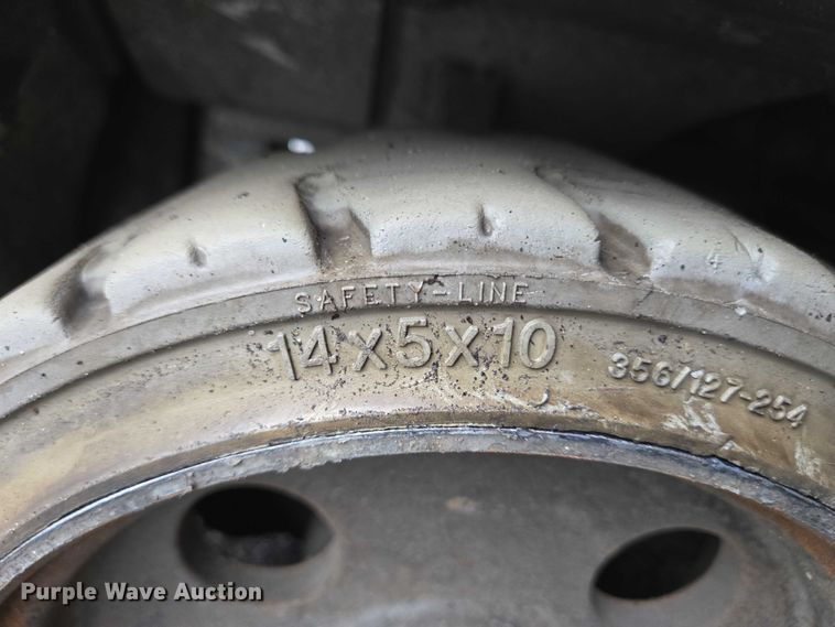 image for item EC4310 2015 Nissan CFS40LP forklift