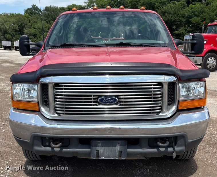 image for item EC4388 2000 Ford F350 Super Duty XLT pickup truck cab and chassis