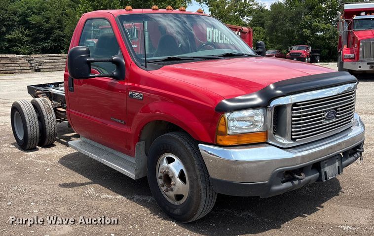 image for item EC4388 2000 Ford F350 Super Duty XLT pickup truck cab and chassis