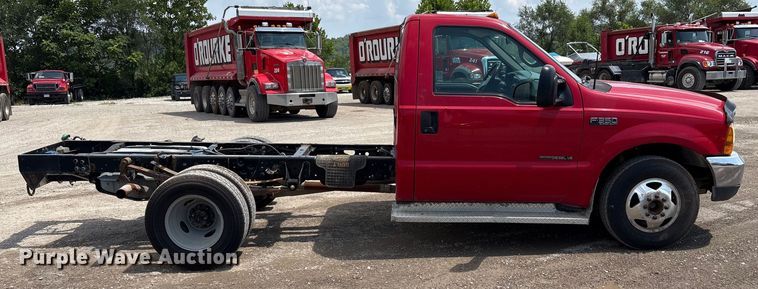 image for item EC4388 2000 Ford F350 Super Duty XLT pickup truck cab and chassis