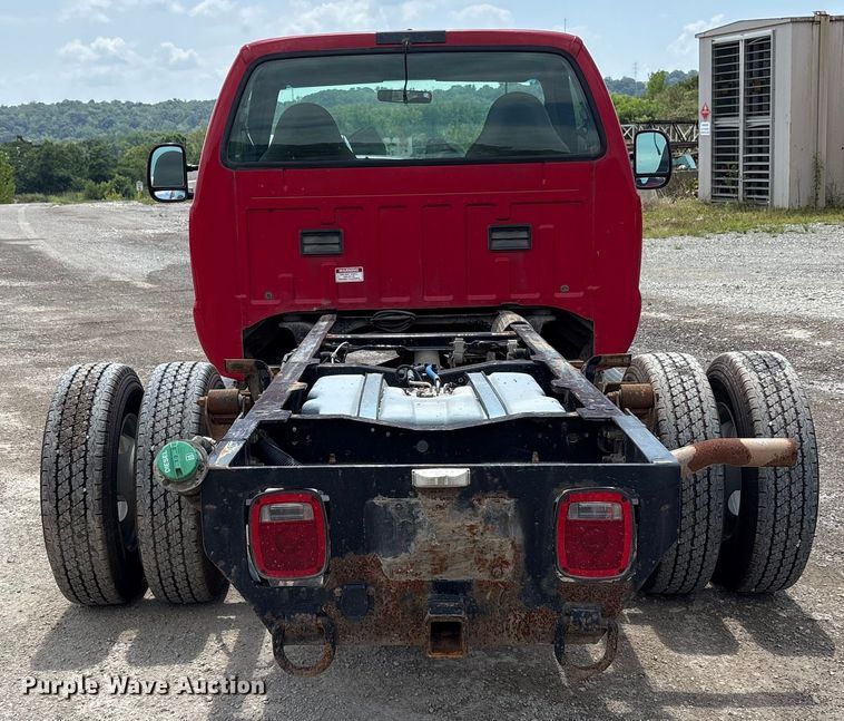 image for item EC4388 2000 Ford F350 Super Duty XLT pickup truck cab and chassis