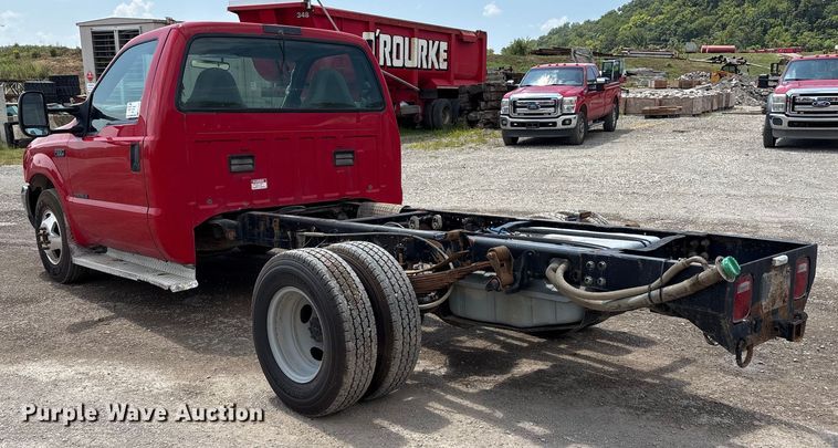 image for item EC4388 2000 Ford F350 Super Duty XLT pickup truck cab and chassis