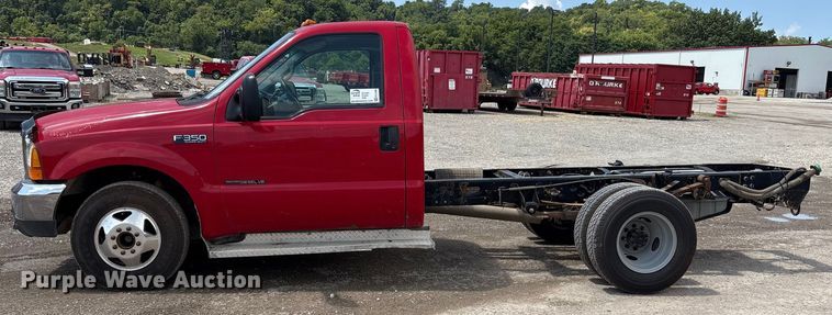 image for item EC4388 2000 Ford F350 Super Duty XLT pickup truck cab and chassis