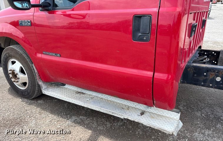 image for item EC4388 2000 Ford F350 Super Duty XLT pickup truck cab and chassis