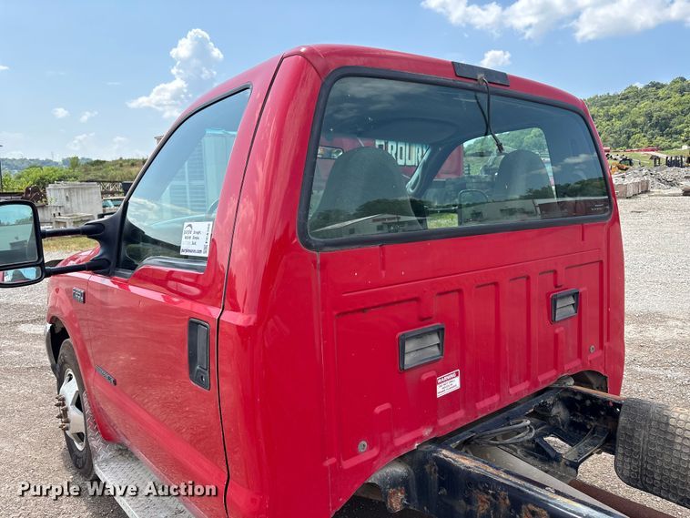 image for item EC4388 2000 Ford F350 Super Duty XLT pickup truck cab and chassis