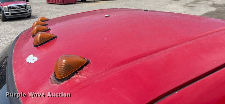 image for item EC4388 2000 Ford F350 Super Duty XLT pickup truck cab and chassis