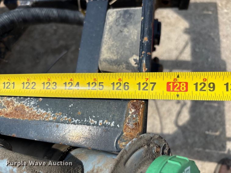 image for item EC4388 2000 Ford F350 Super Duty XLT pickup truck cab and chassis