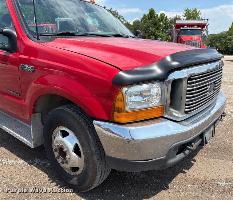 image for item EC4388 2000 Ford F350 Super Duty XLT pickup truck cab and chassis